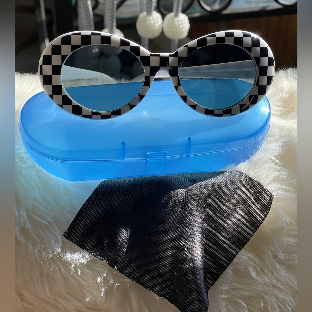 Round Frame Checkerboard Sunglasses - Picture 5 of 15